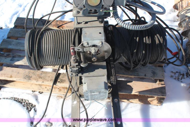 image for item AU9841 Elevator lift