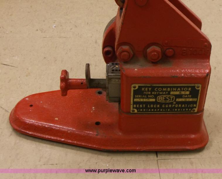 image for item C1682 Assorted items