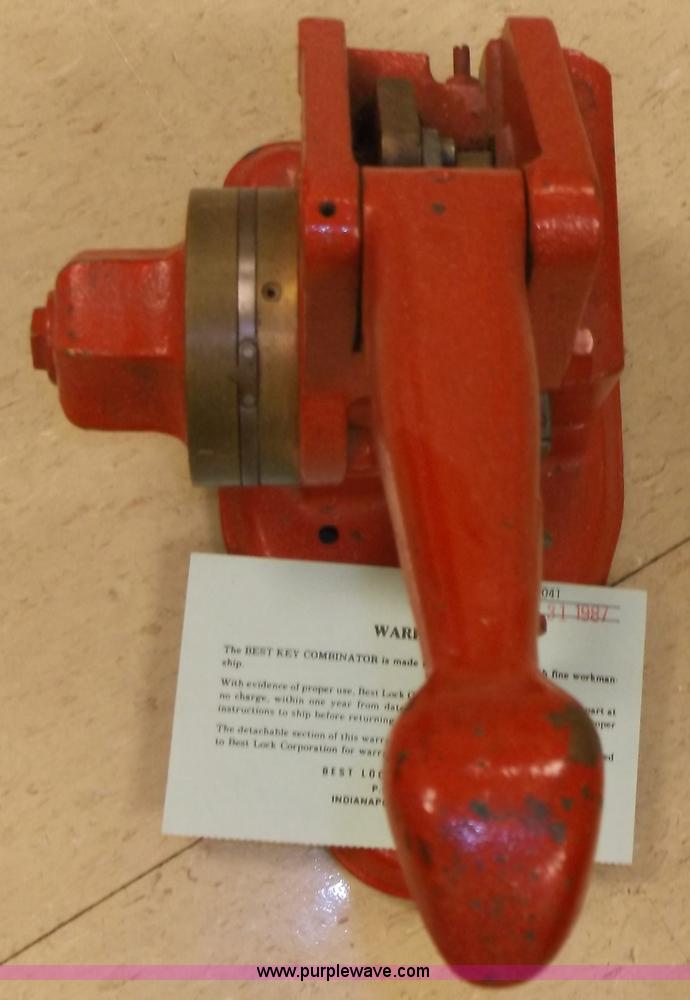 image for item C1682 Assorted items