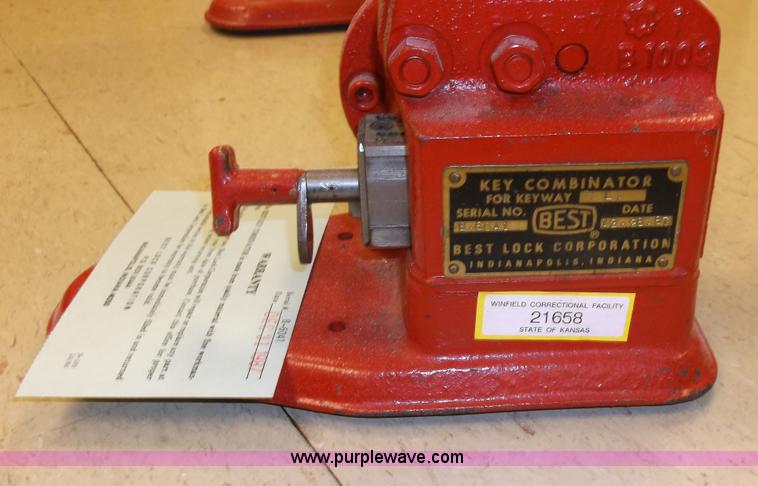 image for item C1682 Assorted items