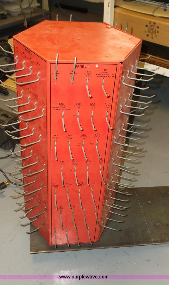 image for item C1682 Assorted items