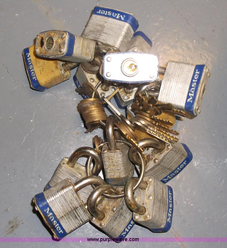 image for item C1682 Assorted items