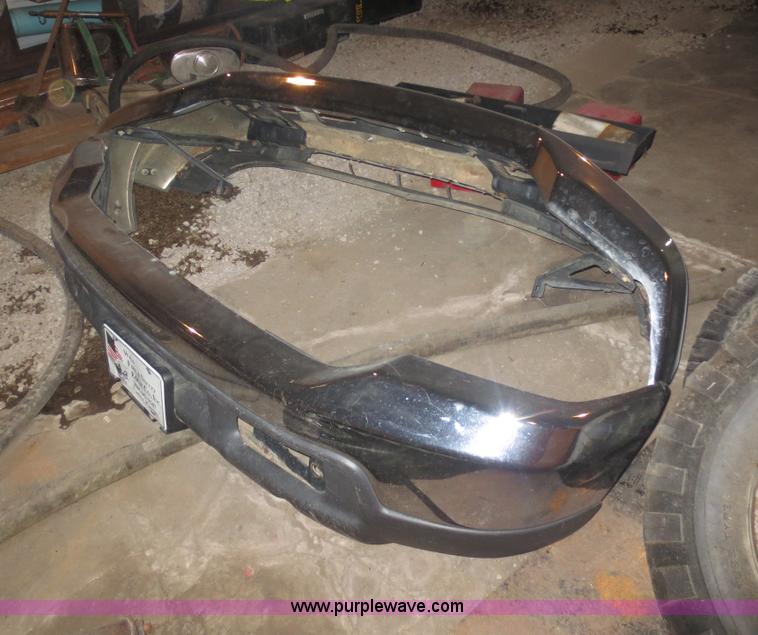 image for item F8064 (2) Ford Super Duty bumpers