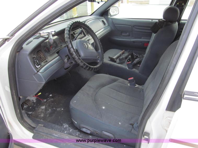 image for item G9681 2002 Ford Crown Victoria Police Interceptor