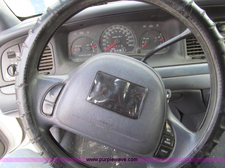 image for item G9681 2002 Ford Crown Victoria Police Interceptor