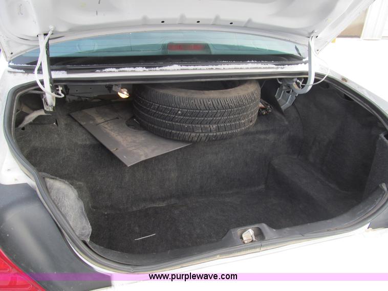 image for item G9681 2002 Ford Crown Victoria Police Interceptor