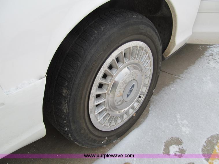 image for item G9681 2002 Ford Crown Victoria Police Interceptor