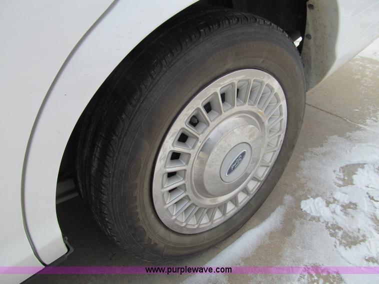 image for item G9681 2002 Ford Crown Victoria Police Interceptor