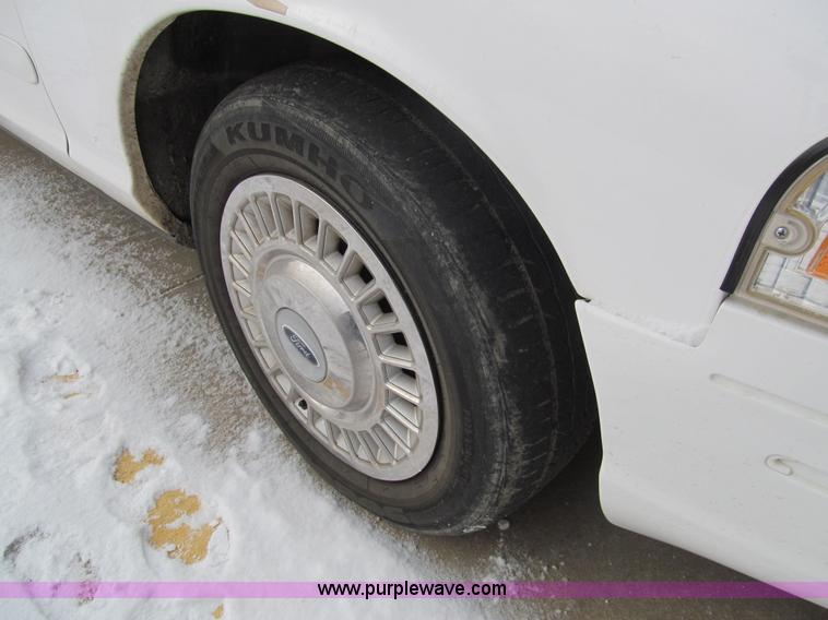 image for item G9681 2002 Ford Crown Victoria Police Interceptor