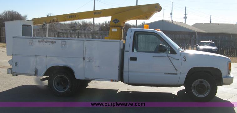 image for item H4337 1991 GMC Sierra 3500 SL utility bucket truck