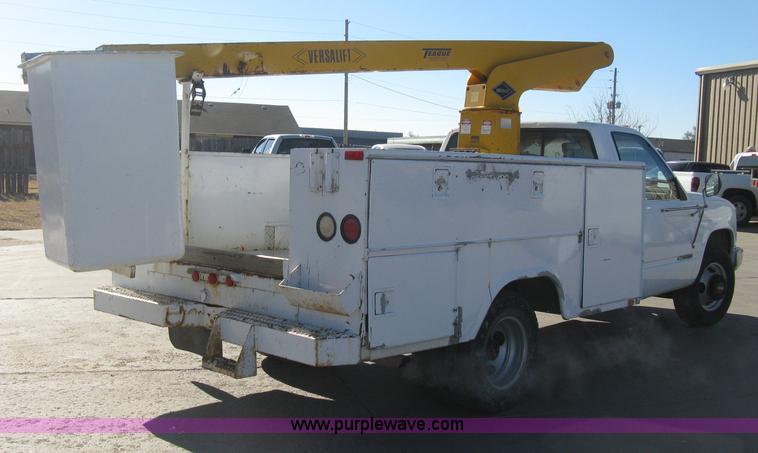 image for item H4337 1991 GMC Sierra 3500 SL utility bucket truck
