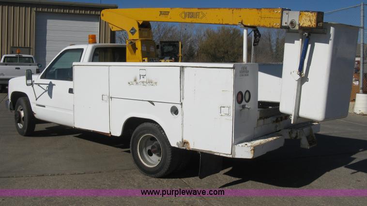 image for item H4337 1991 GMC Sierra 3500 SL utility bucket truck