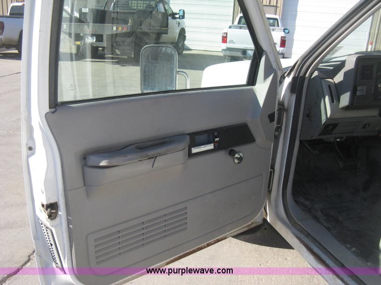 image for item H4337 1991 GMC Sierra 3500 SL utility bucket truck