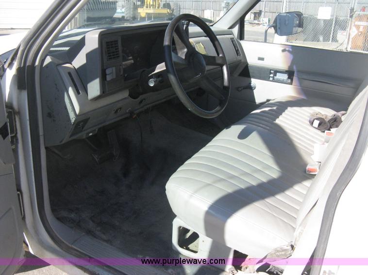 image for item H4337 1991 GMC Sierra 3500 SL utility bucket truck