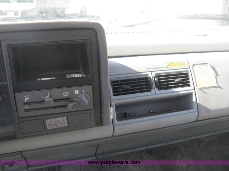 image for item H4337 1991 GMC Sierra 3500 SL utility bucket truck