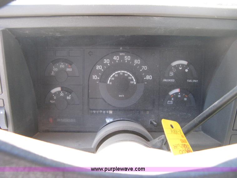 image for item H4337 1991 GMC Sierra 3500 SL utility bucket truck