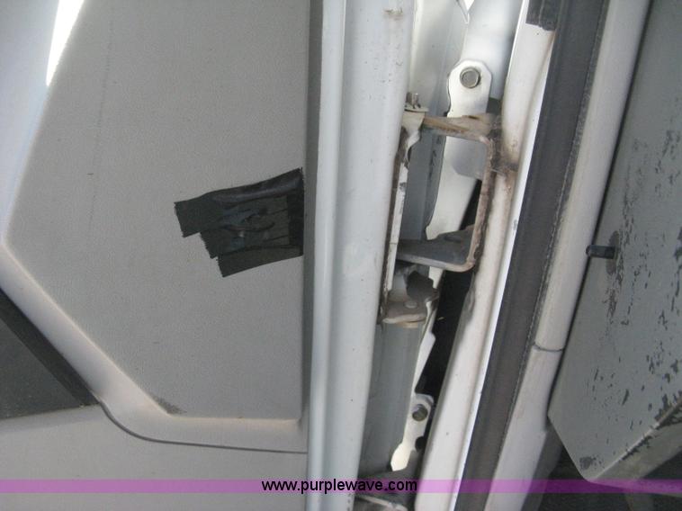 image for item H4337 1991 GMC Sierra 3500 SL utility bucket truck