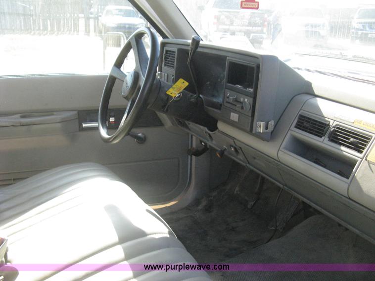 image for item H4337 1991 GMC Sierra 3500 SL utility bucket truck