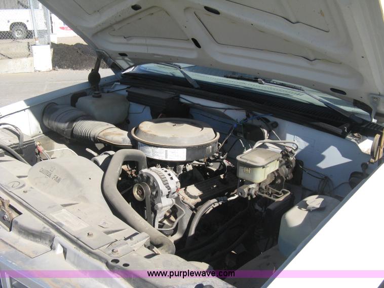 image for item H4337 1991 GMC Sierra 3500 SL utility bucket truck