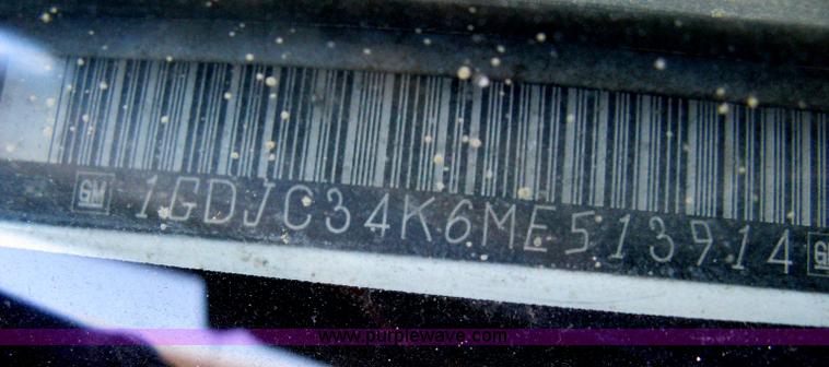 image for item H4337 1991 GMC Sierra 3500 SL utility bucket truck