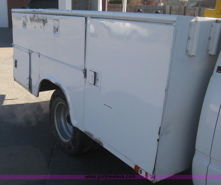 image for item H4337 1991 GMC Sierra 3500 SL utility bucket truck