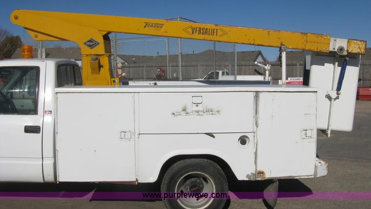 image for item H4337 1991 GMC Sierra 3500 SL utility bucket truck