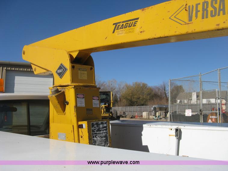 image for item H4337 1991 GMC Sierra 3500 SL utility bucket truck