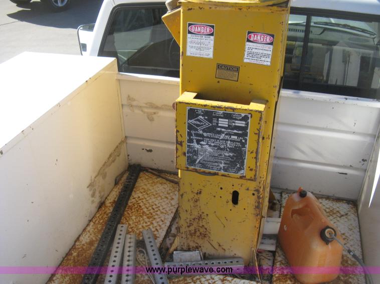 image for item H4337 1991 GMC Sierra 3500 SL utility bucket truck