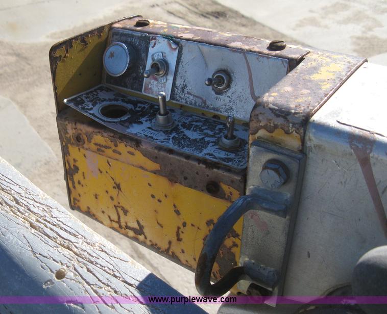 image for item H4337 1991 GMC Sierra 3500 SL utility bucket truck