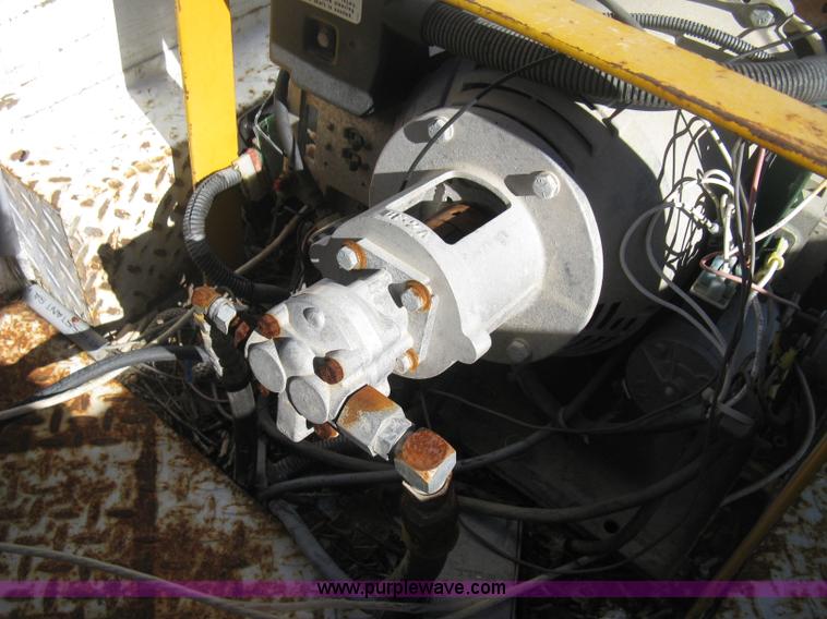 image for item H4337 1991 GMC Sierra 3500 SL utility bucket truck