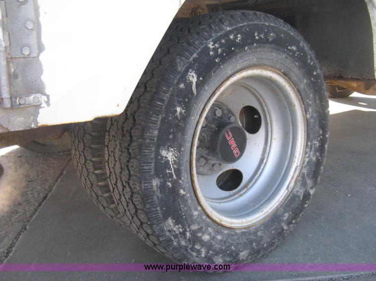 image for item H4337 1991 GMC Sierra 3500 SL utility bucket truck