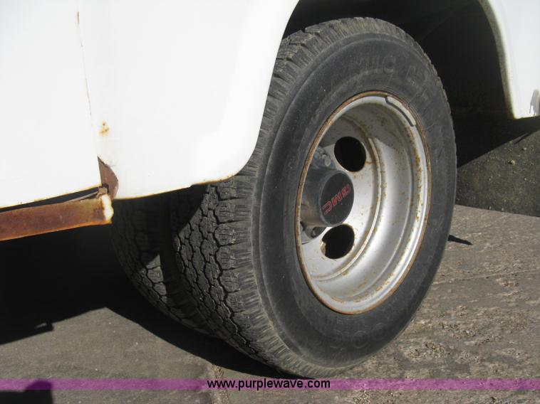 image for item H4337 1991 GMC Sierra 3500 SL utility bucket truck