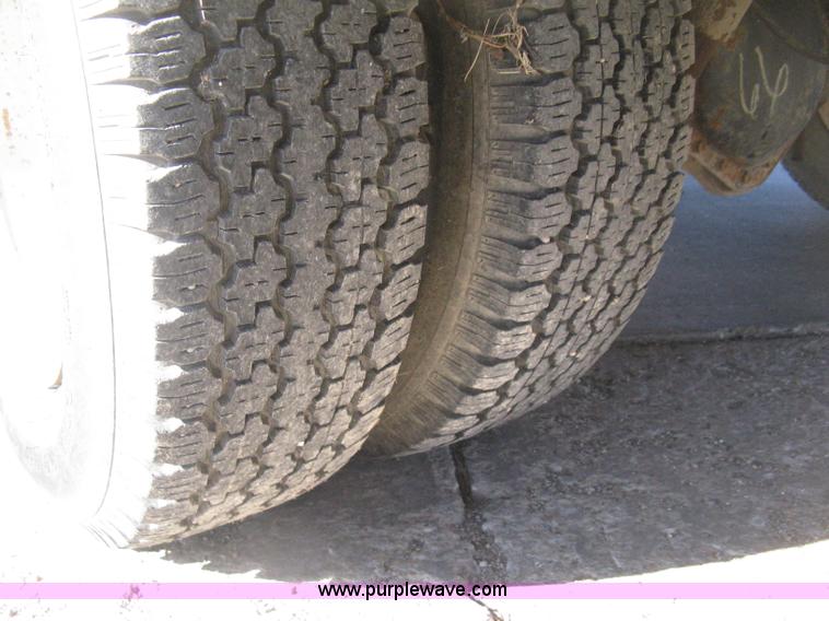 image for item H4337 1991 GMC Sierra 3500 SL utility bucket truck