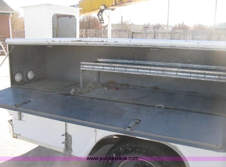 image for item H4337 1991 GMC Sierra 3500 SL utility bucket truck