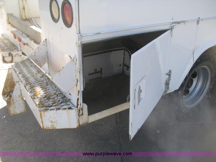 image for item H4337 1991 GMC Sierra 3500 SL utility bucket truck