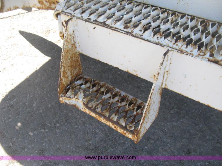 image for item H4337 1991 GMC Sierra 3500 SL utility bucket truck