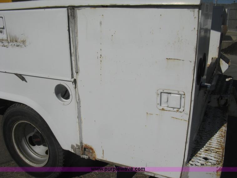 image for item H4337 1991 GMC Sierra 3500 SL utility bucket truck