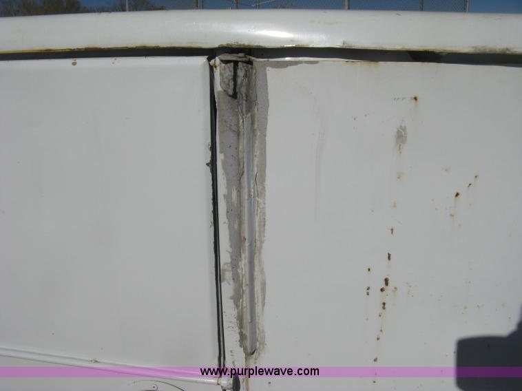 image for item H4337 1991 GMC Sierra 3500 SL utility bucket truck