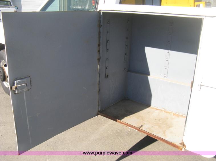 image for item H4337 1991 GMC Sierra 3500 SL utility bucket truck