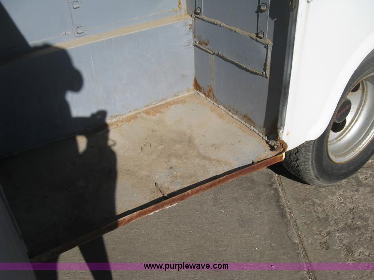 image for item H4337 1991 GMC Sierra 3500 SL utility bucket truck