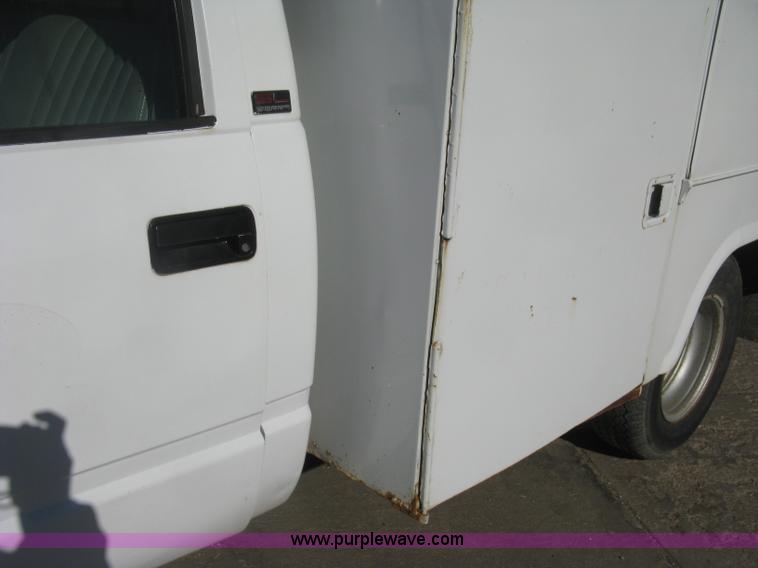 image for item H4337 1991 GMC Sierra 3500 SL utility bucket truck