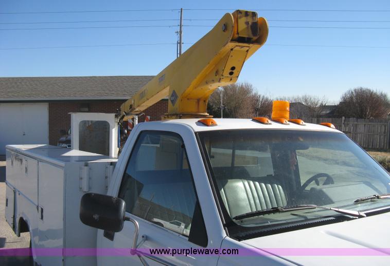 image for item H4337 1991 GMC Sierra 3500 SL utility bucket truck