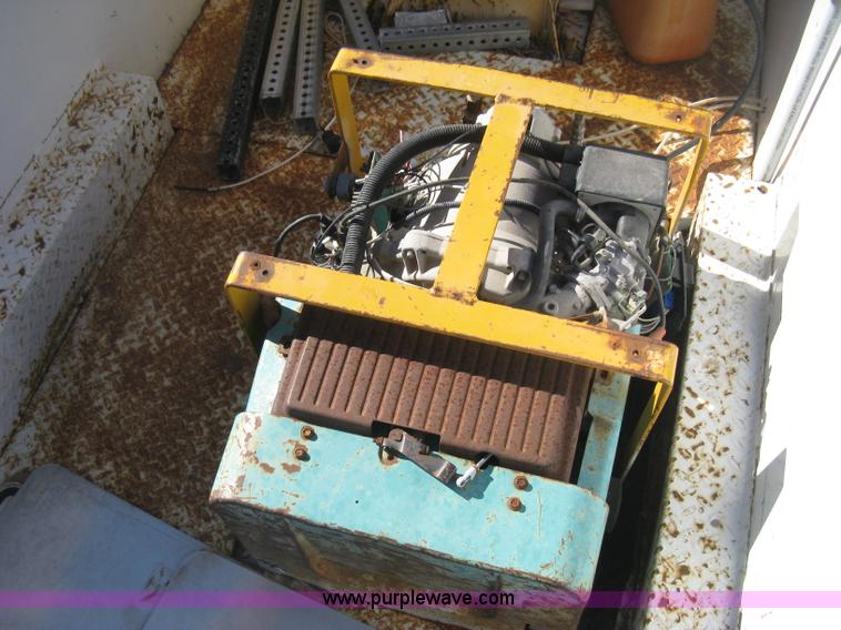 image for item H4337 1991 GMC Sierra 3500 SL utility bucket truck