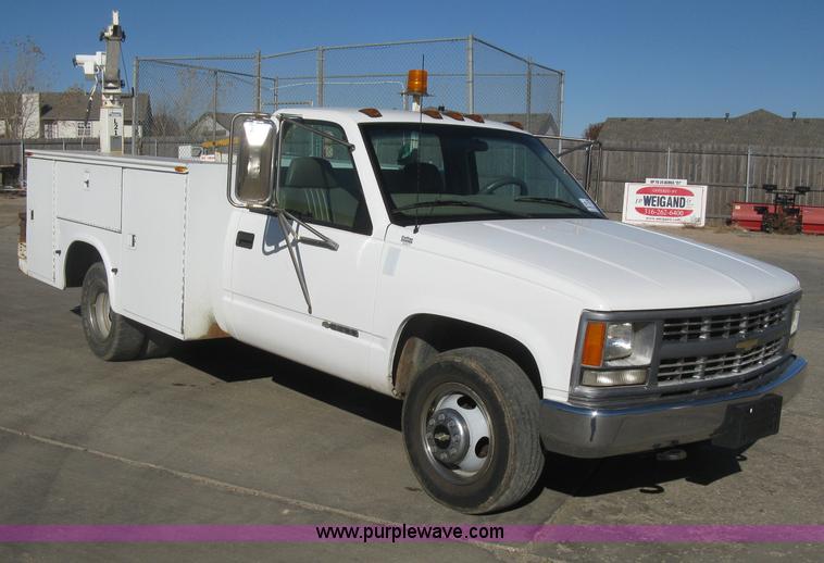 image for item H4338 1999 Chevrolet 3500 utility truck