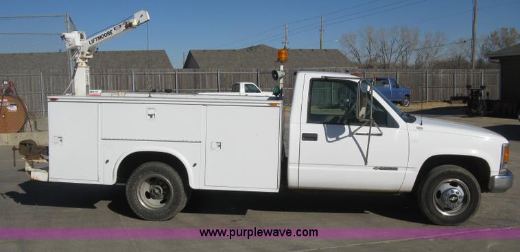 image for item H4338 1999 Chevrolet 3500 utility truck