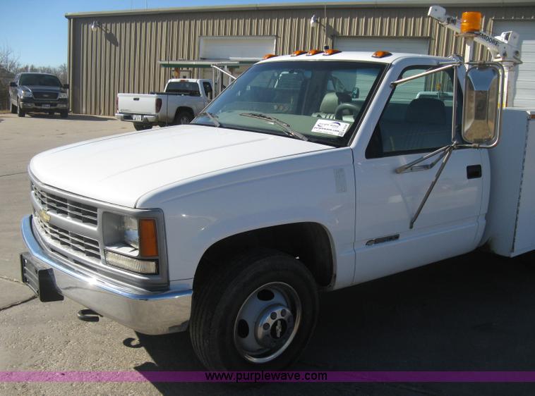 image for item H4338 1999 Chevrolet 3500 utility truck