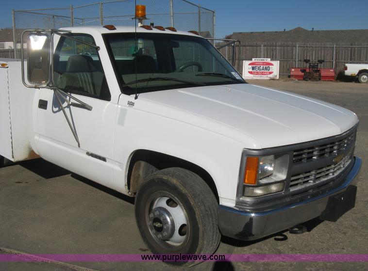 image for item H4338 1999 Chevrolet 3500 utility truck