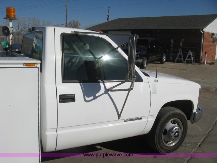 image for item H4338 1999 Chevrolet 3500 utility truck