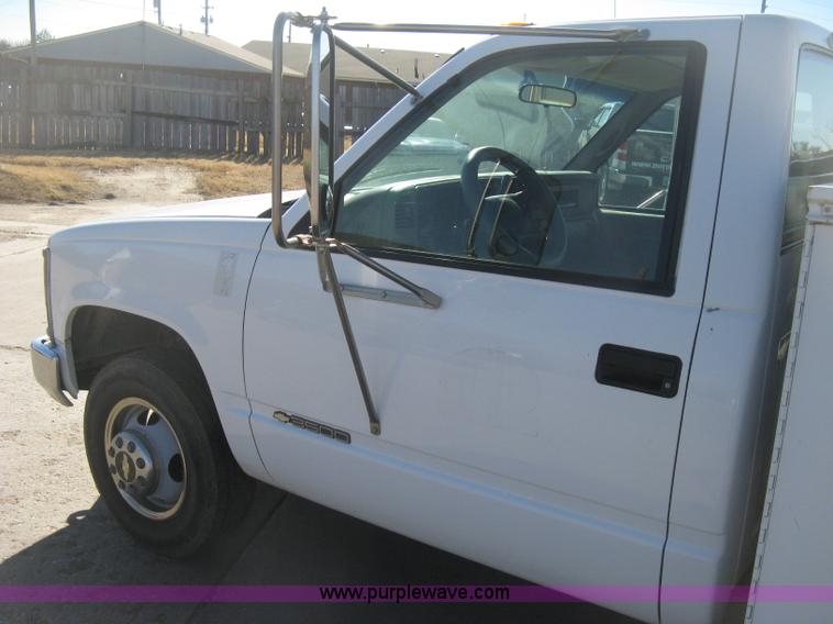 image for item H4338 1999 Chevrolet 3500 utility truck