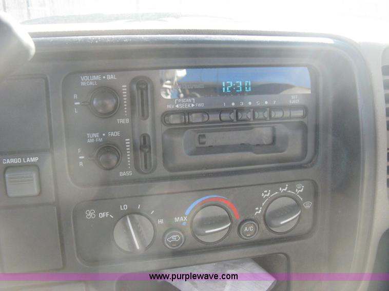 image for item H4338 1999 Chevrolet 3500 utility truck